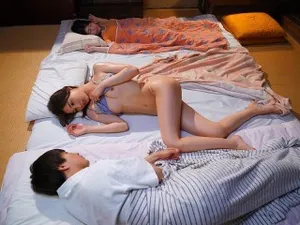Dẫn người vợ đi mua nhà, anh chồng yêu lén nện em nhân viên tư vấn trẻ tuổi